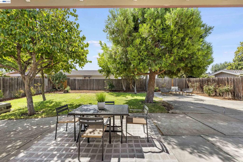 5253 Iris Way Property Photo 23