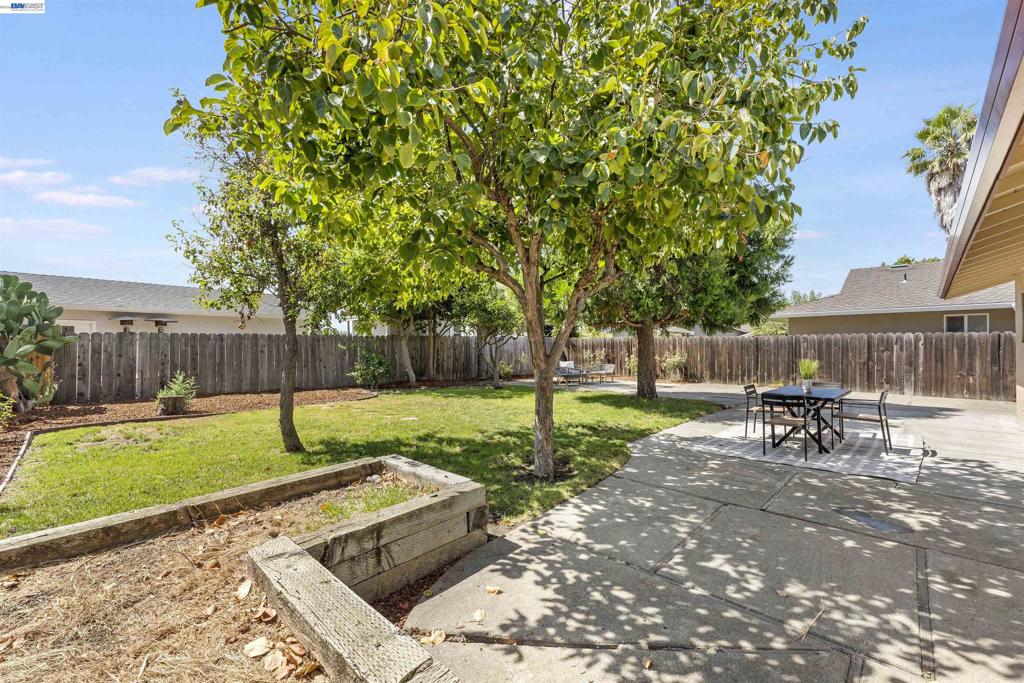 5253 Iris Way Property Photo 29