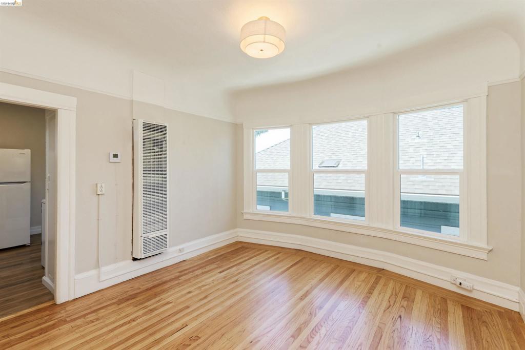 437 51st St Property Photo 5