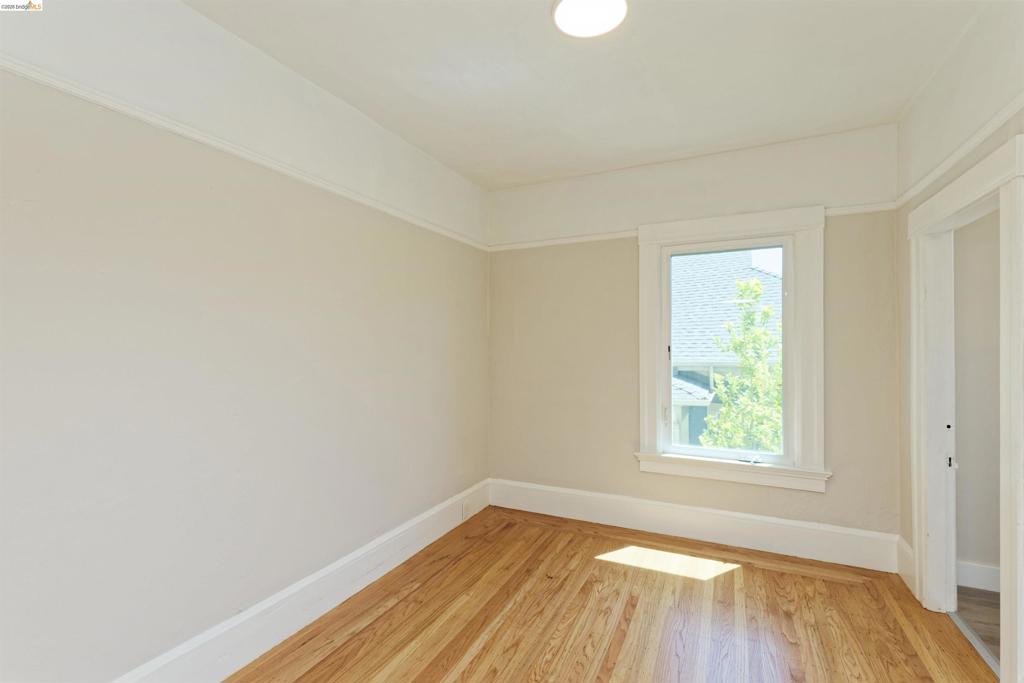 437 51st St Property Photo 12