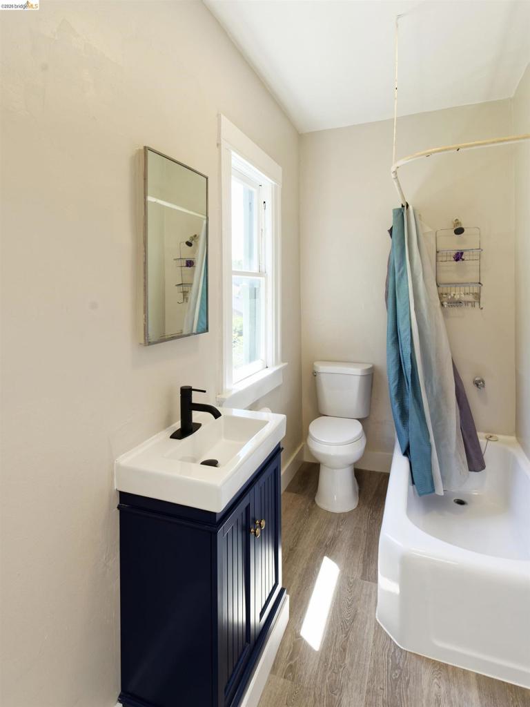 437 51st St Property Photo 13