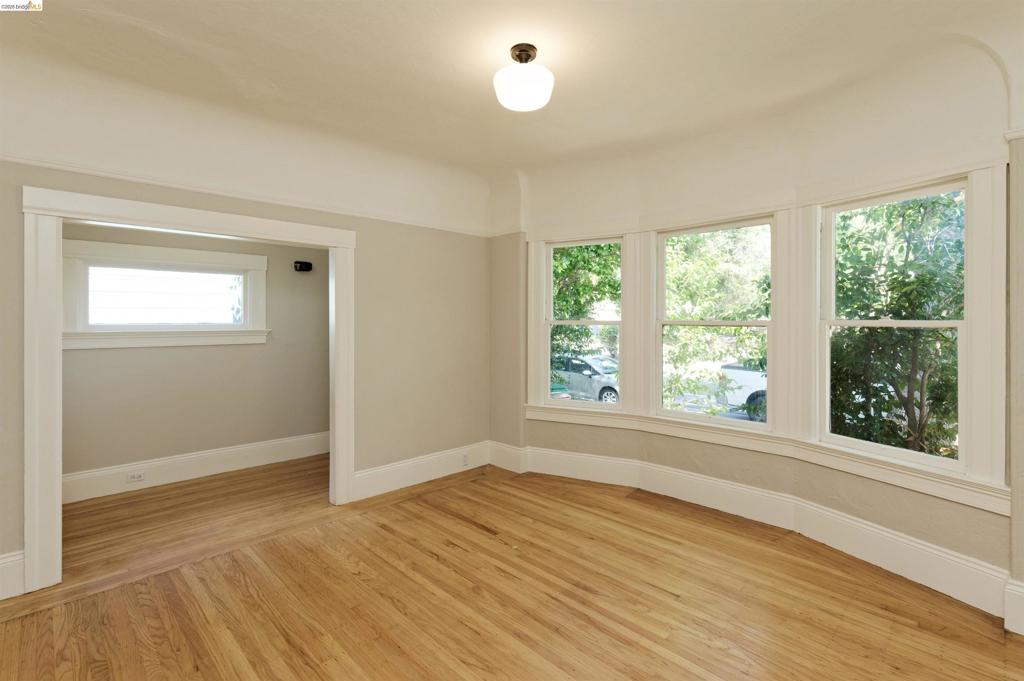 437 51st St Property Photo 15