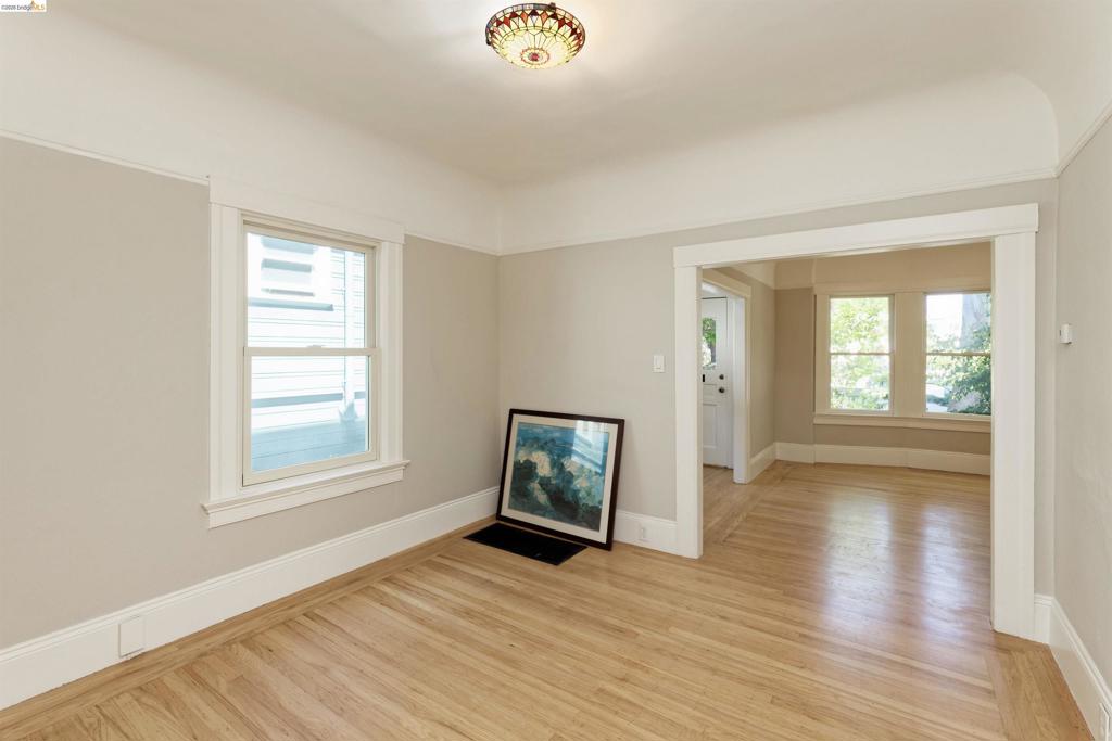 437 51st St Property Photo 19