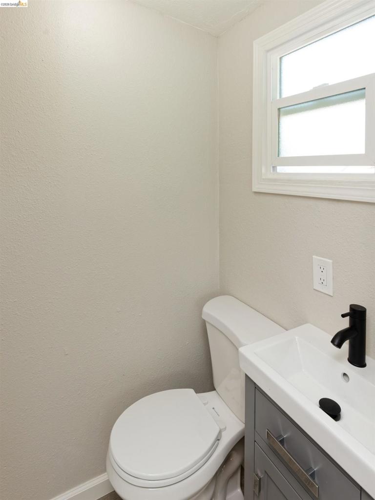 437 51st St Property Photo 24