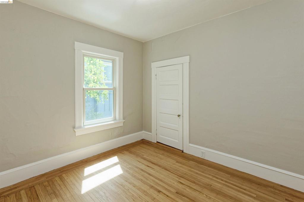 437 51st St Property Photo 26