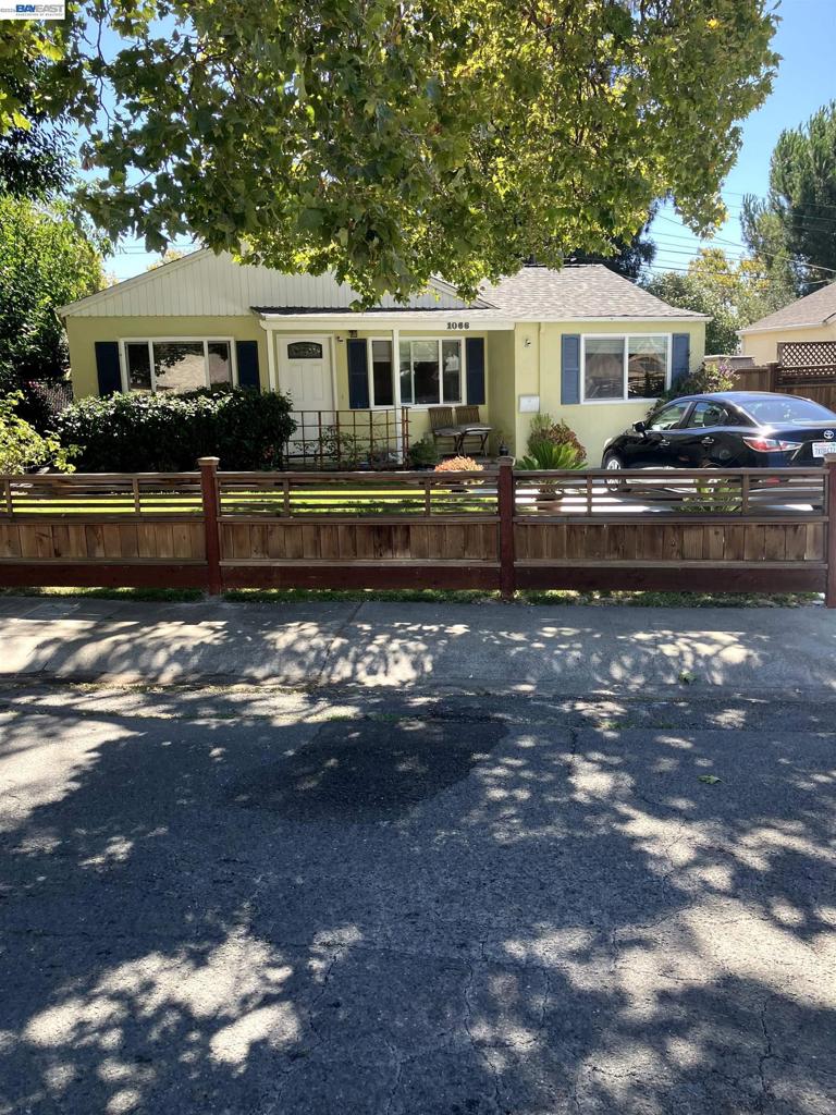 1066 Maple Ave Property Photo 1
