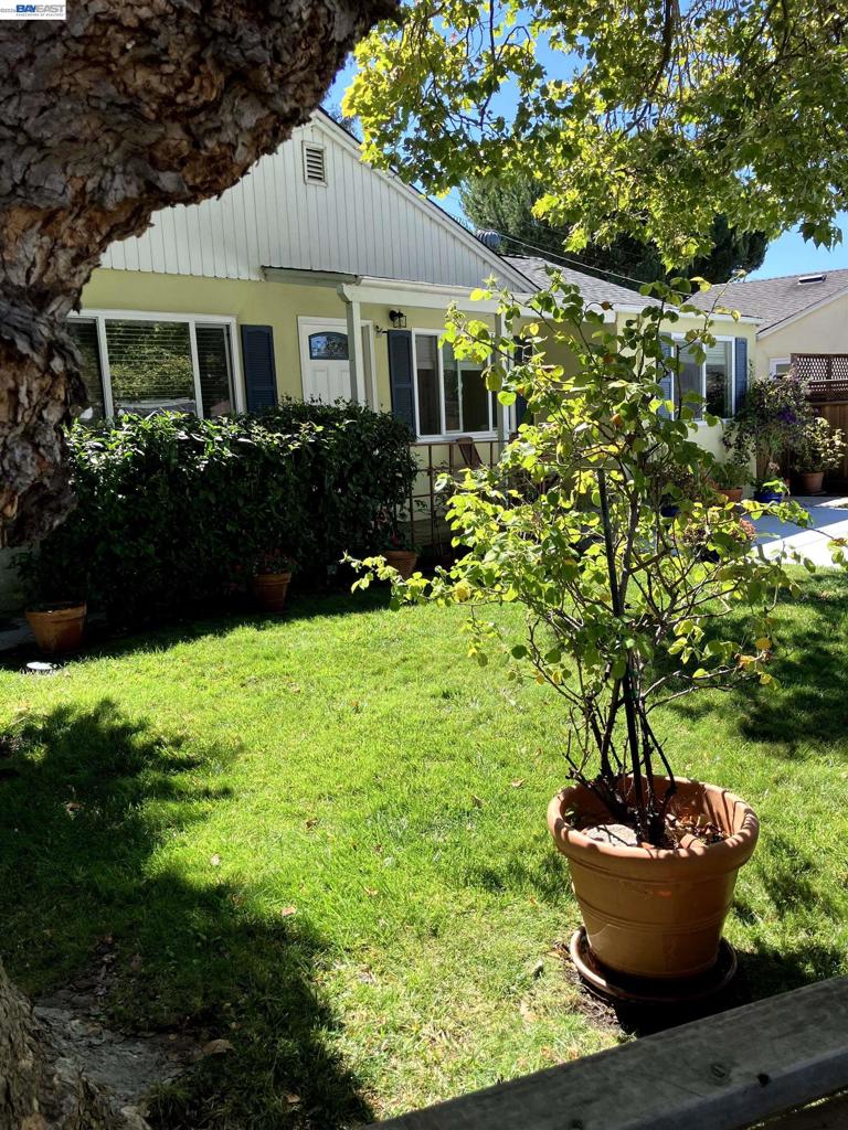 1066 Maple Ave Property Photo 5