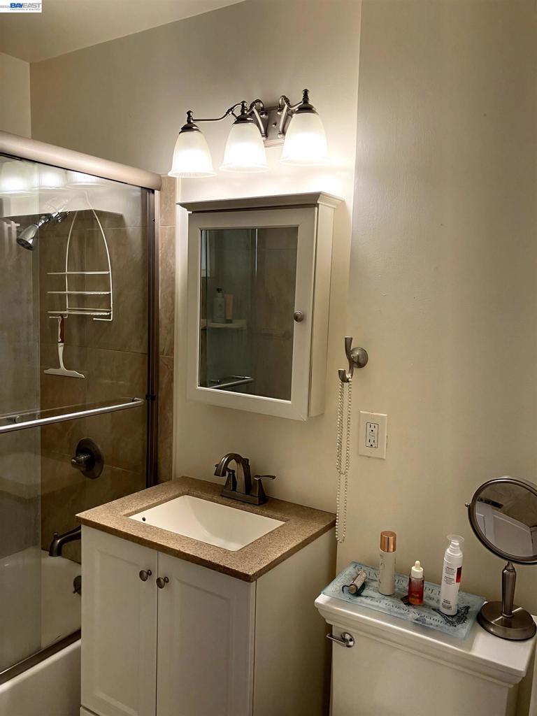 1066 Maple Ave Property Photo 14