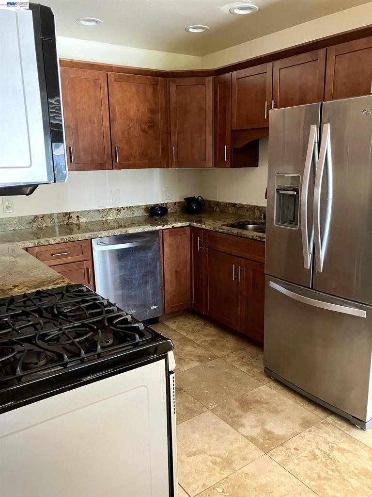 1066 Maple Ave Property Photo 16