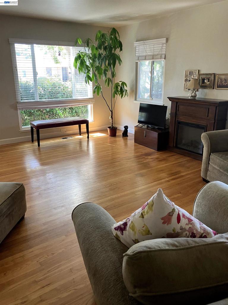 1066 Maple Ave Property Photo 17