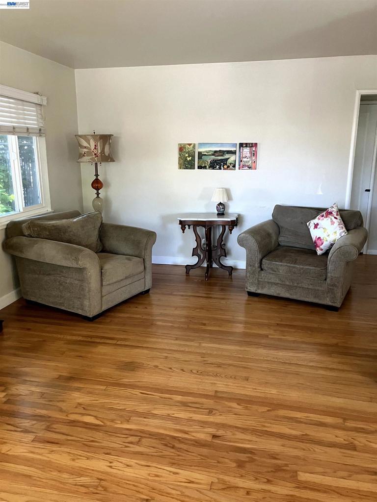 1066 Maple Ave Property Photo 18