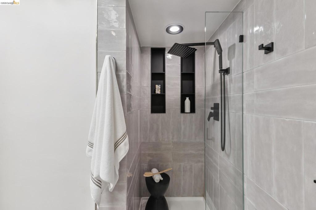 2316 Lakeshore Ave 8 Property Photo 25
