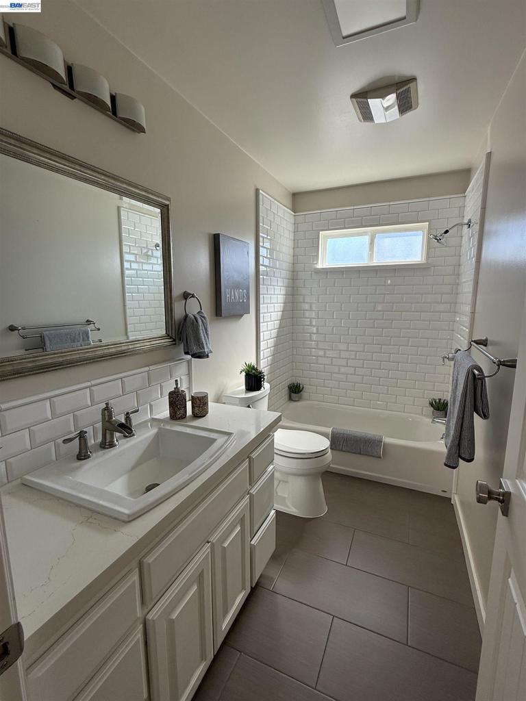 3933 Midvale Ave Property Photo 23