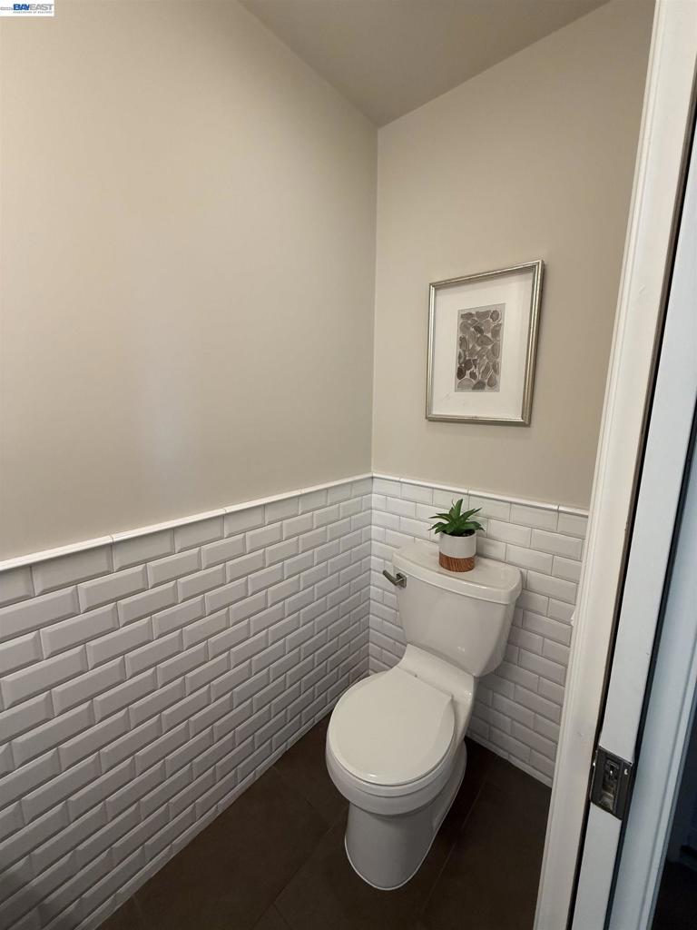 3933 Midvale Ave Property Photo 24