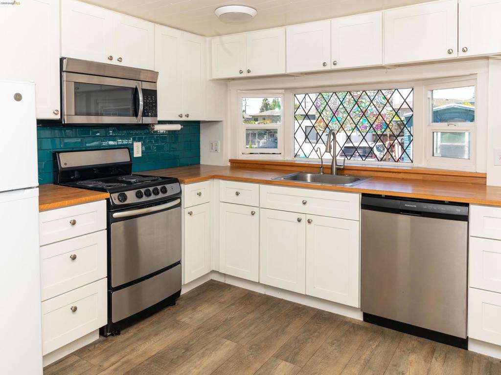 3875 Castro Valley Blvd Property Photo 10