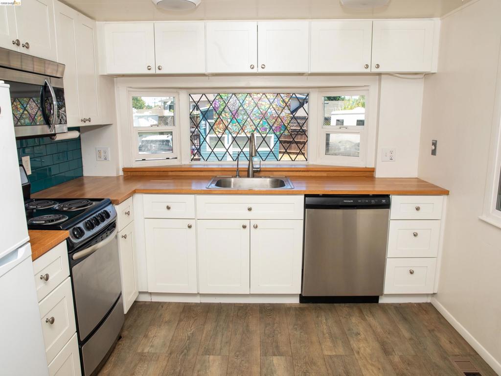3875 Castro Valley Blvd Property Photo 11