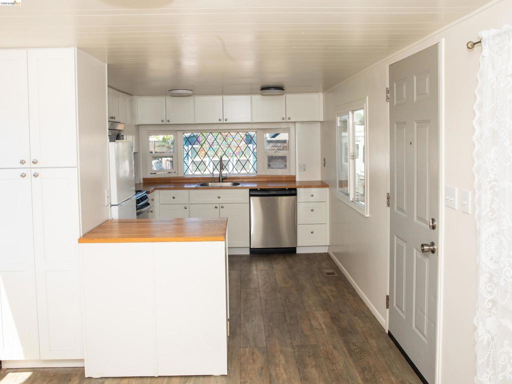 3875 Castro Valley Blvd Property Photo 15