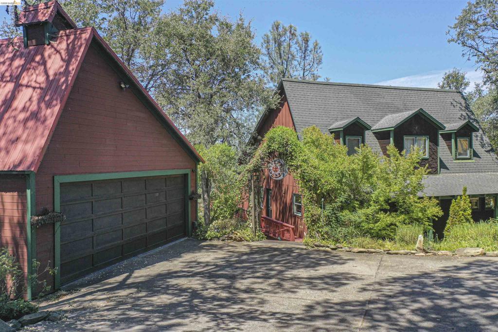 514 Oak St Property Photo 2