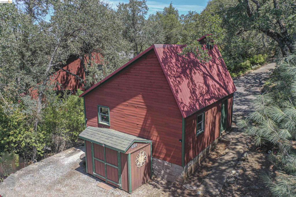 514 Oak St Property Photo 7