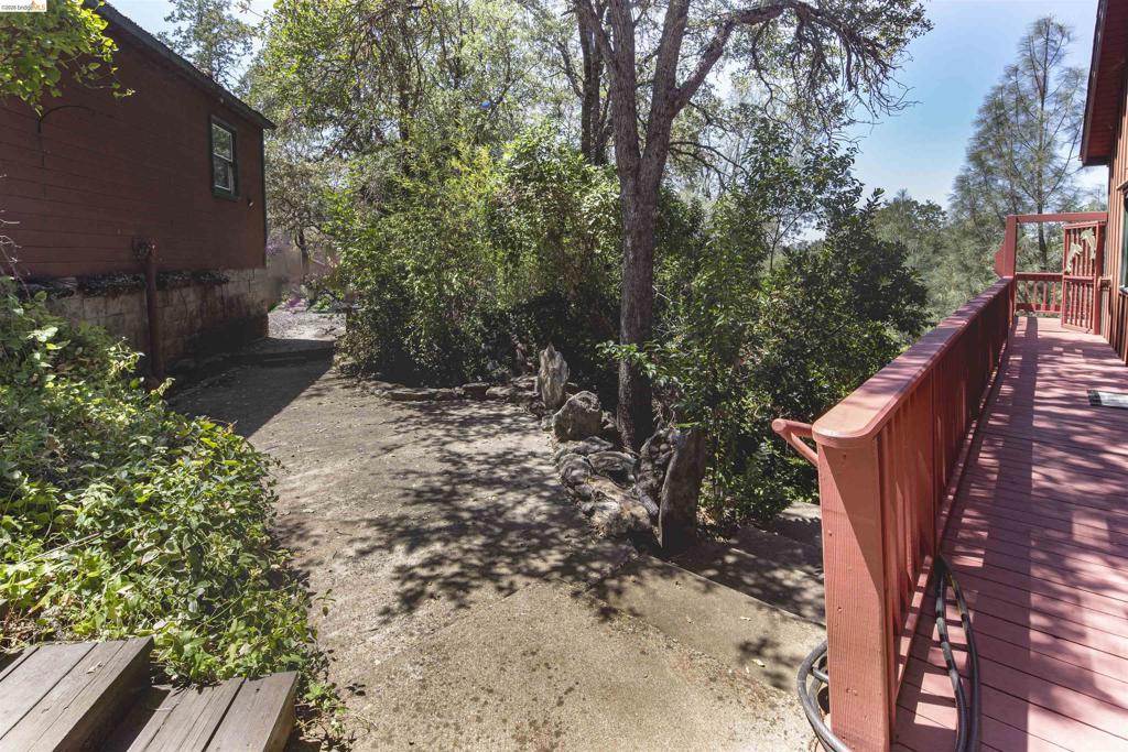 514 Oak St Property Photo 8