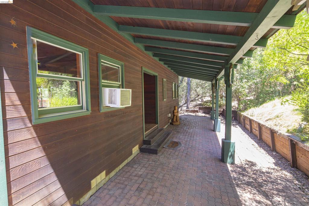 514 Oak St Property Photo 9