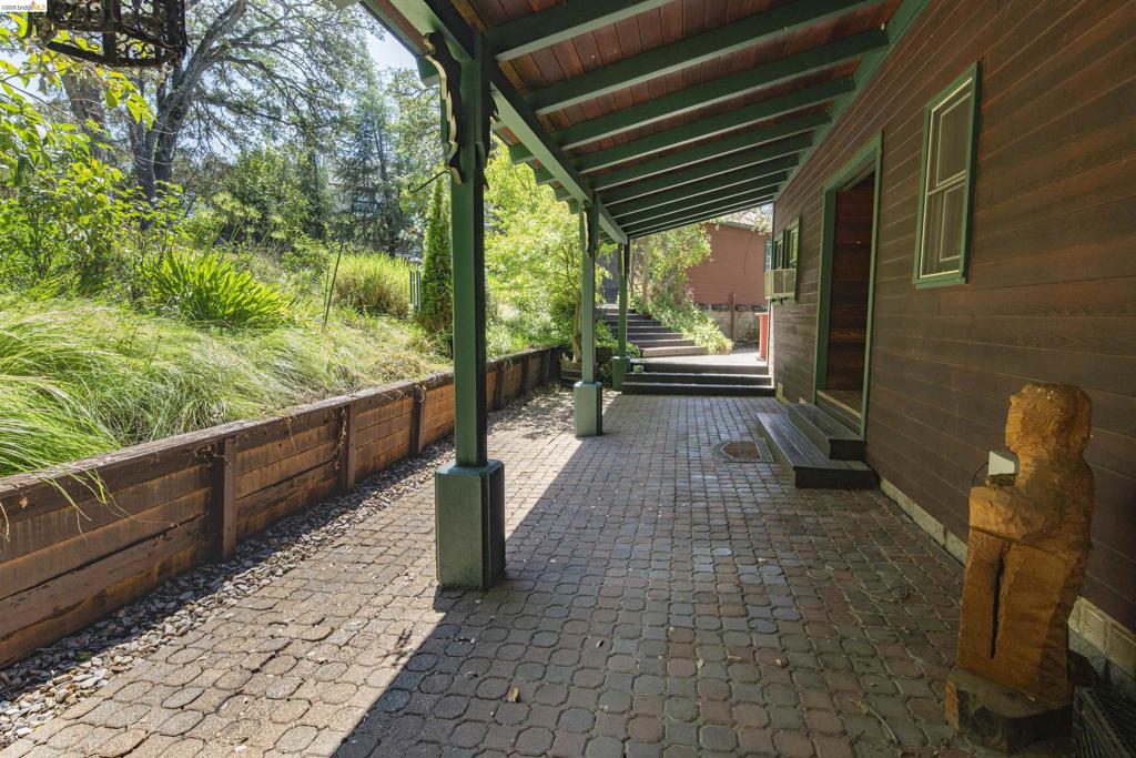 514 Oak St Property Photo 10