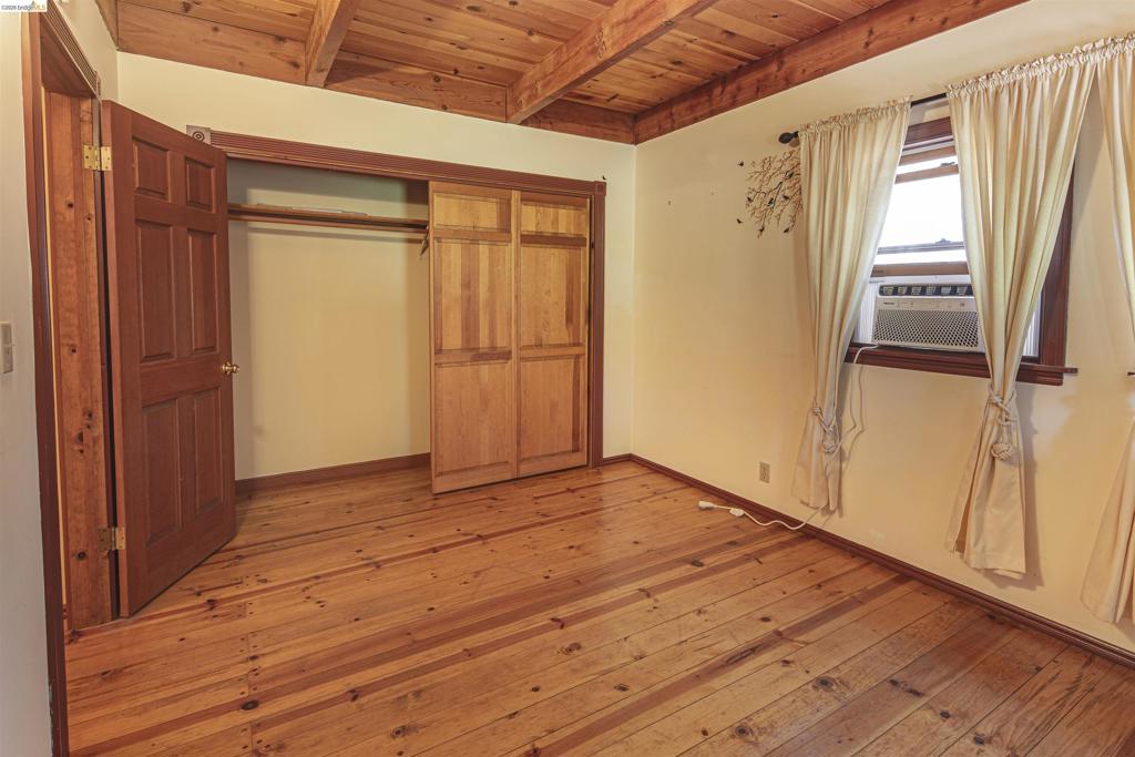 514 Oak St Property Photo 23