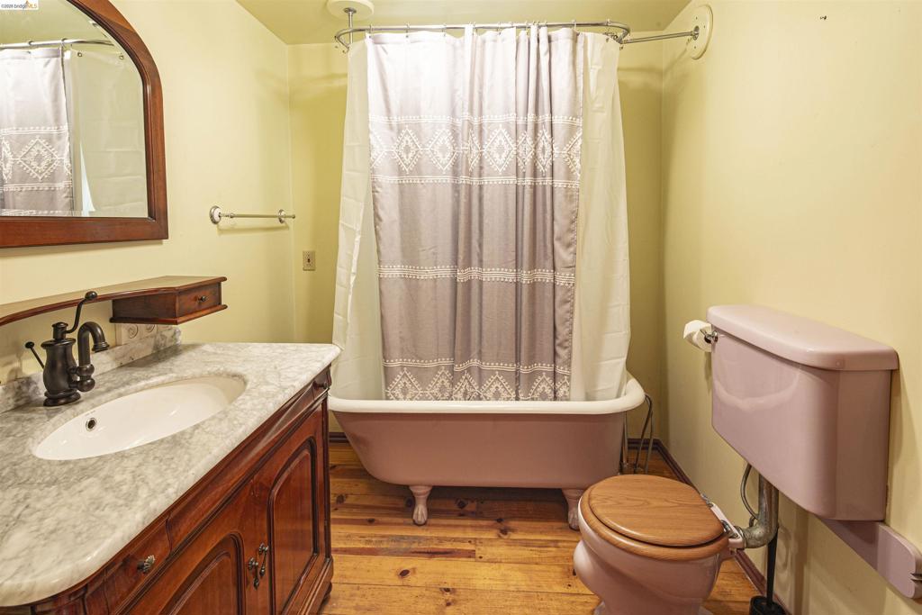 514 Oak St Property Photo 25