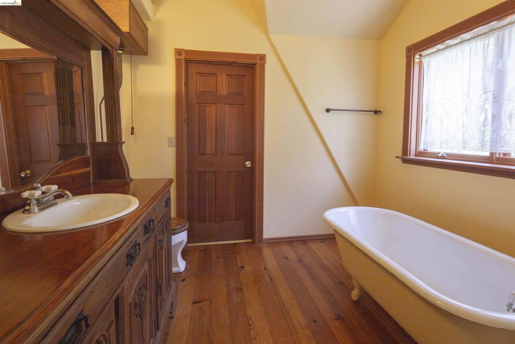 514 Oak St Property Photo 32