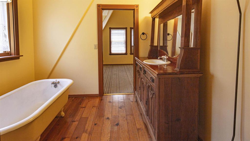 514 Oak St Property Photo 34