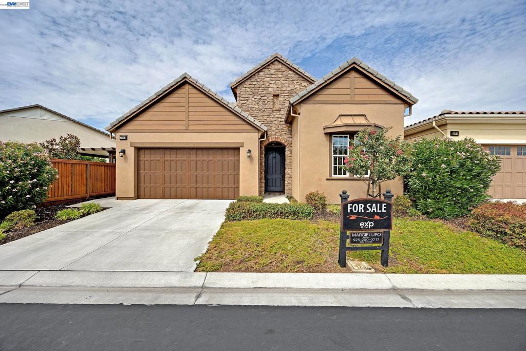 2107 Rioja Way Property Photo 1