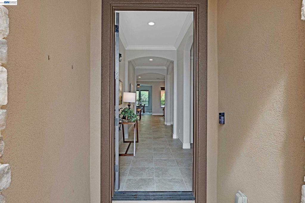 2107 Rioja Way Property Photo 4
