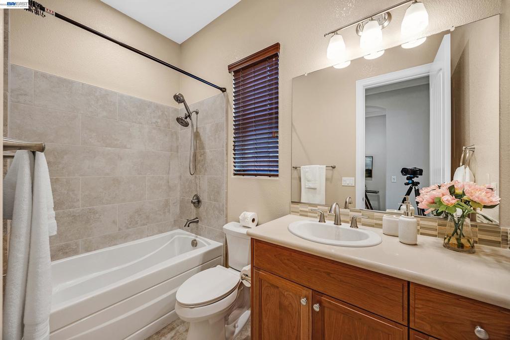 2107 Rioja Way Property Photo 7
