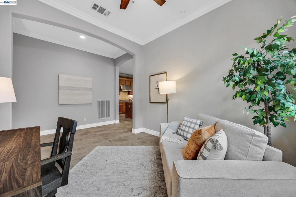 2107 Rioja Way Property Photo 10