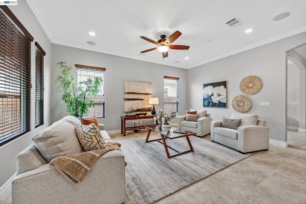 2107 Rioja Way Property Photo 11