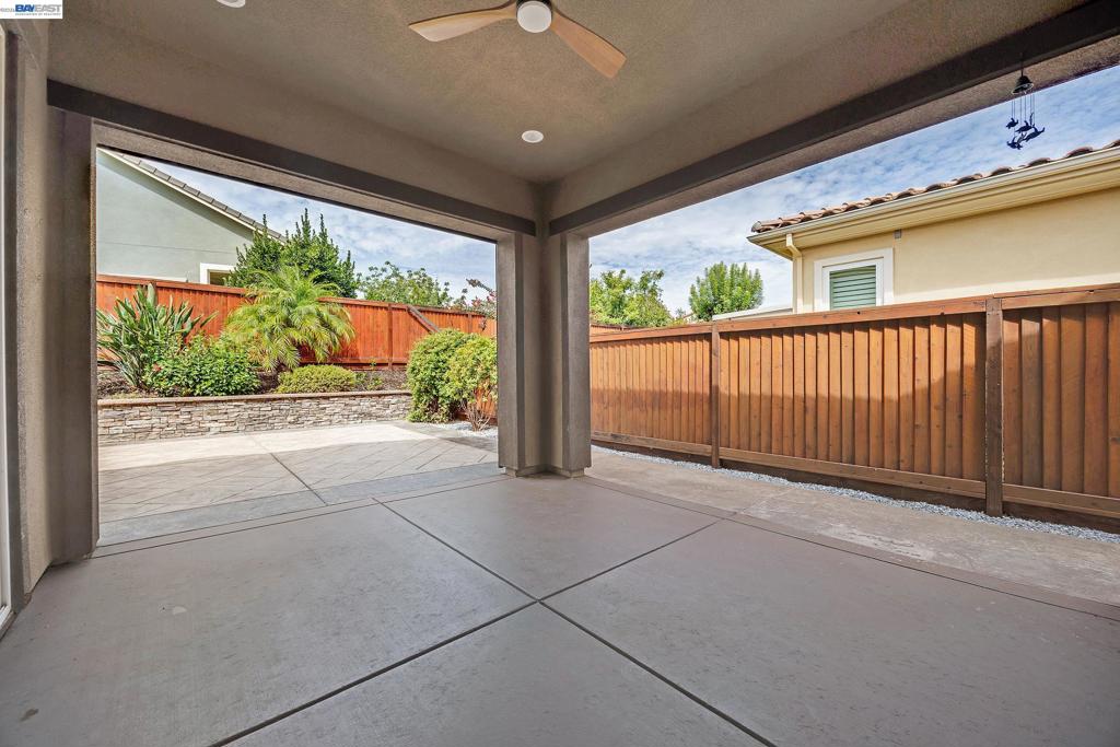 2107 Rioja Way Property Photo 29