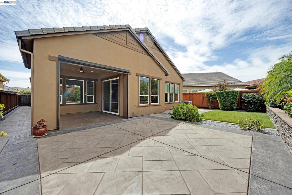 2107 Rioja Way Property Photo 31