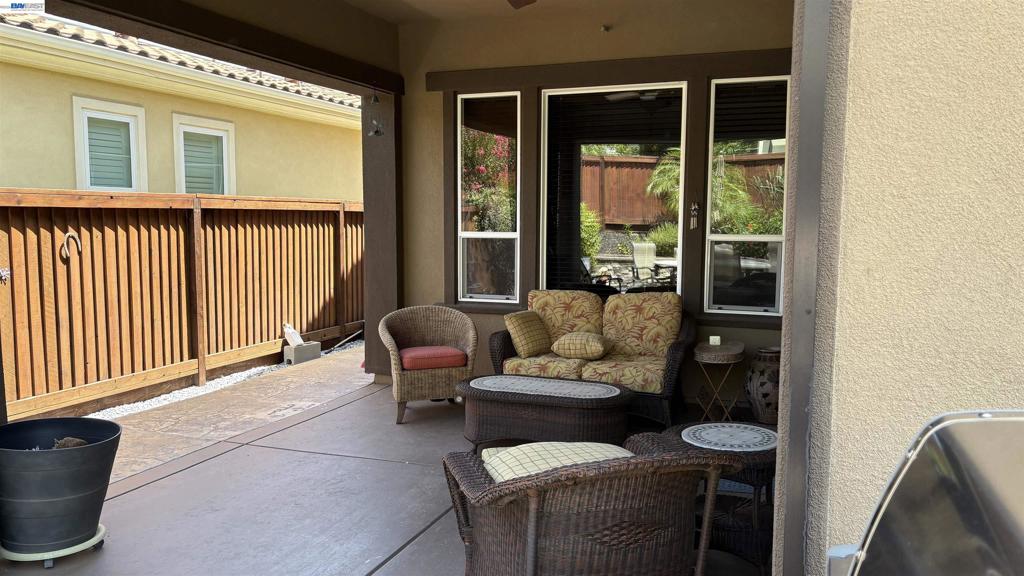 2107 Rioja Way Property Photo 33