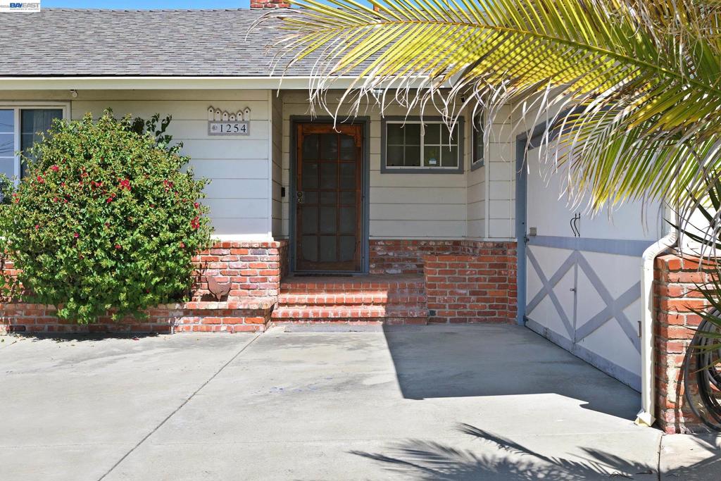 1254 Daily Dr Property Photo 2