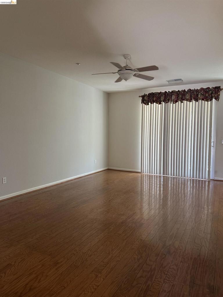 987 Centennial Dr Property Photo 4