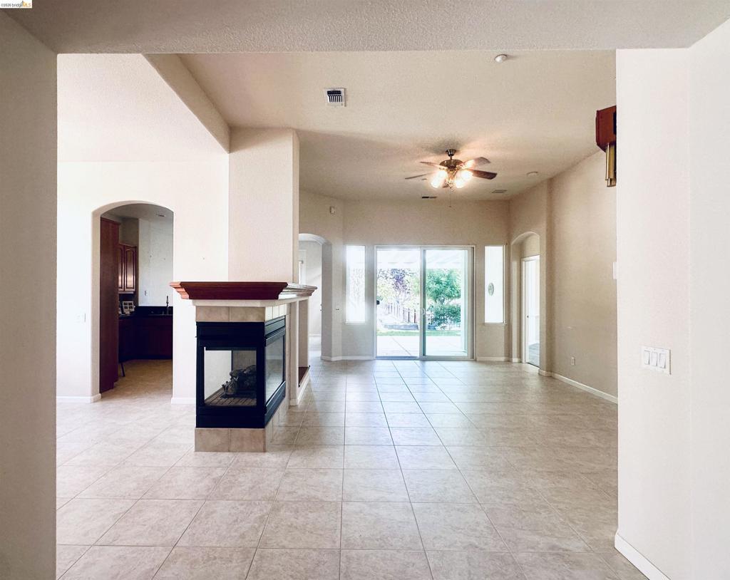 1116 Burghley Ln Property Photo 6