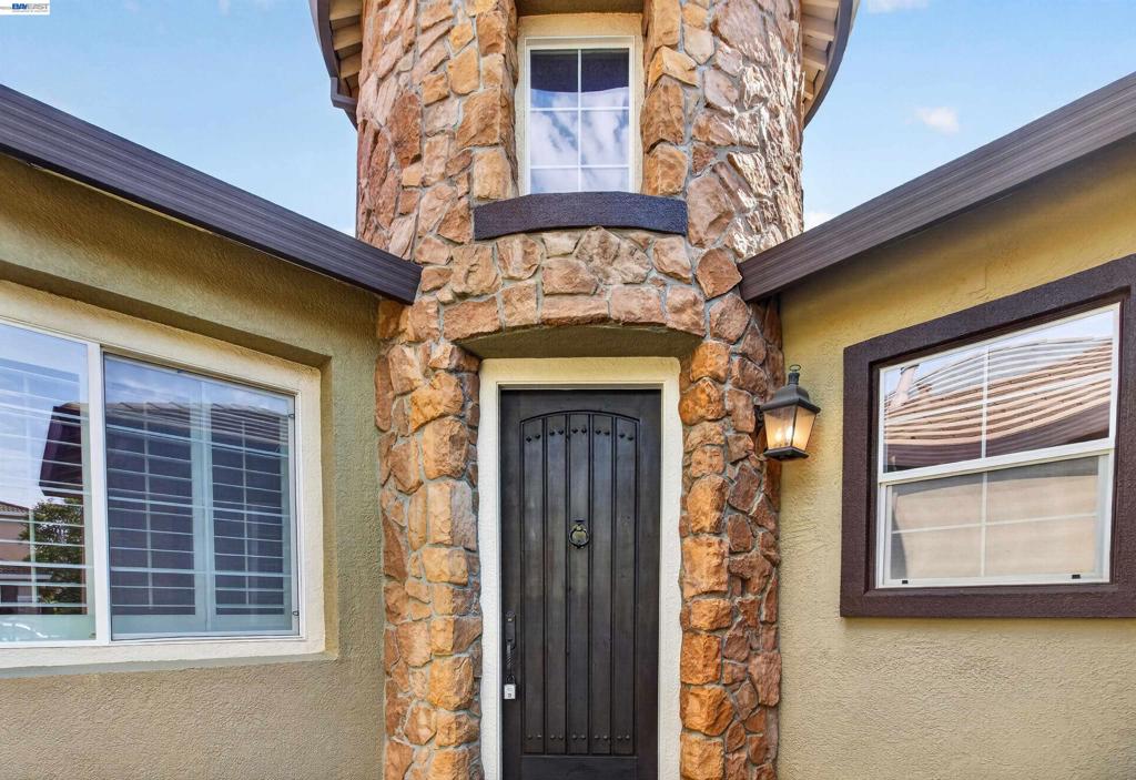 2243 Winchester Loop Property Photo 4