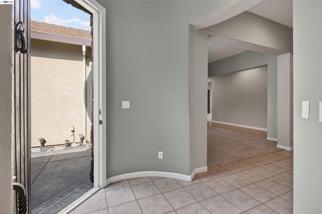 2243 Winchester Loop Property Photo 8
