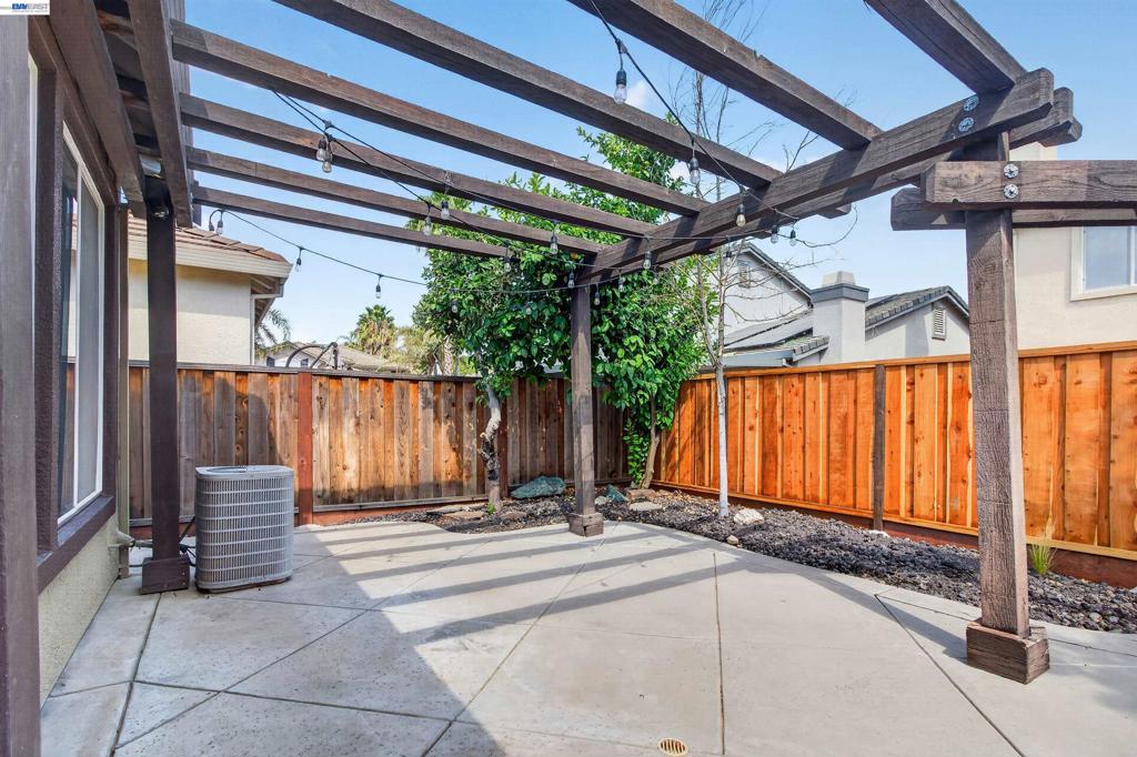 2243 Winchester Loop Property Photo 48