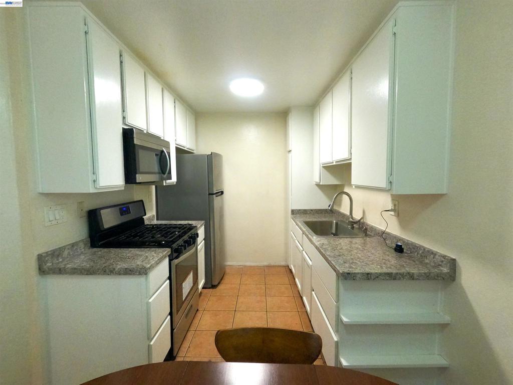 1566 Pine Ave 103a Property Photo 4