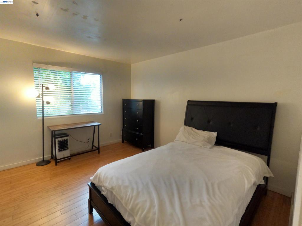 1566 Pine Ave 103a Property Photo 8