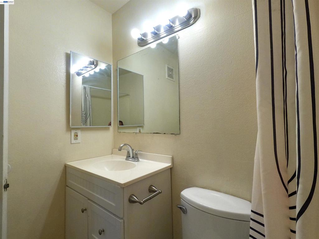 1566 Pine Ave 103a Property Photo 15
