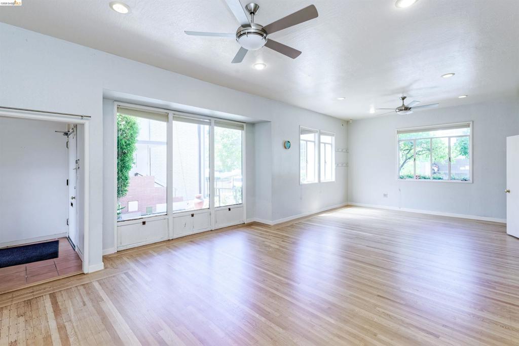 2944 Webster St Property Photo 5