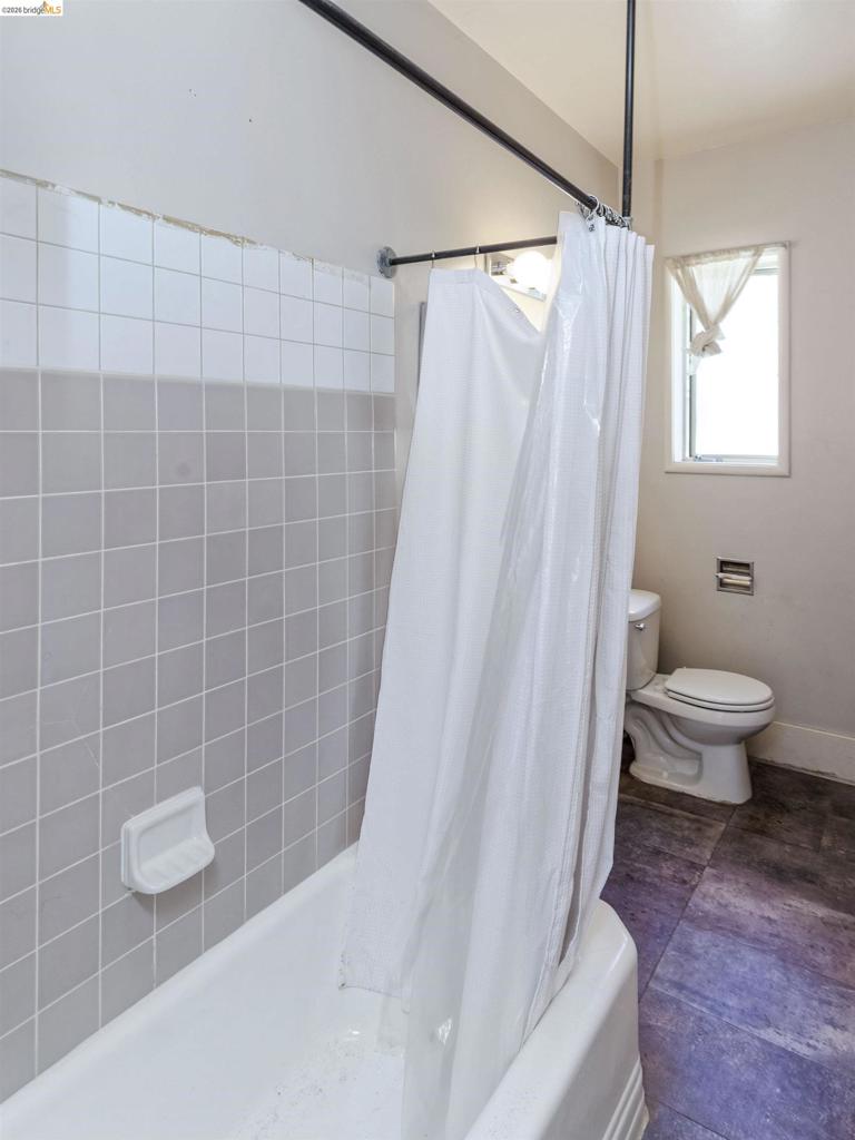 2944 Webster St Property Photo 12