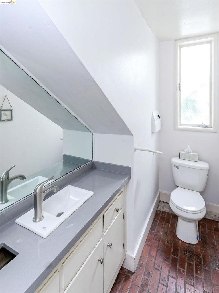 2944 Webster St Property Photo 13